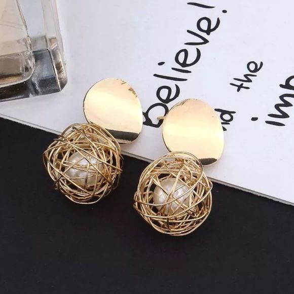 Gold and Pearl Drop Round Earings - Picture 2 of 8